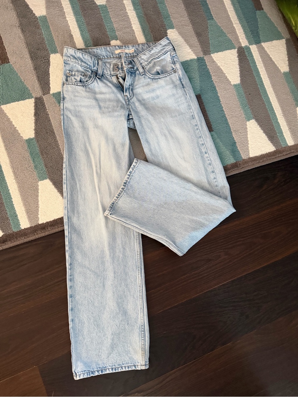 Light Wash Women's Straight-Leg Jeans - Classic Casual
